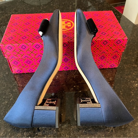 New Tory Burch Gigi Block Heel Pump, Navy Blue Satin, Crystal Embellished Logo - Picture 11 of 16